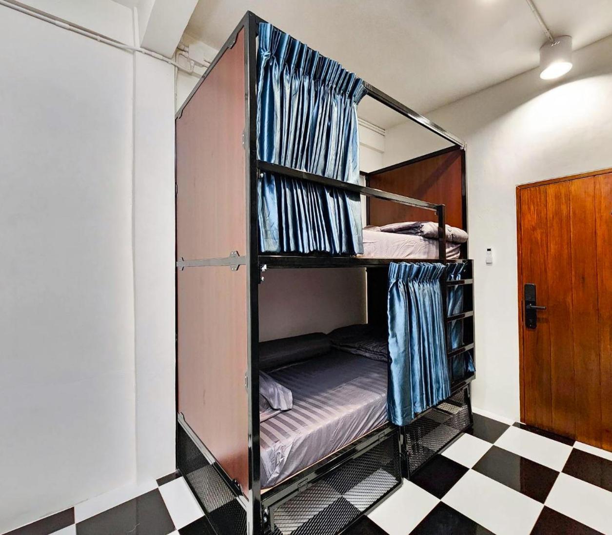 Noir Cafe And Hostel Chinatown Bangkok Banguecoque Quarto foto